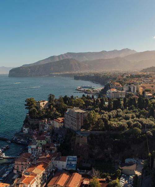 Krásný pohled na město Sorrento