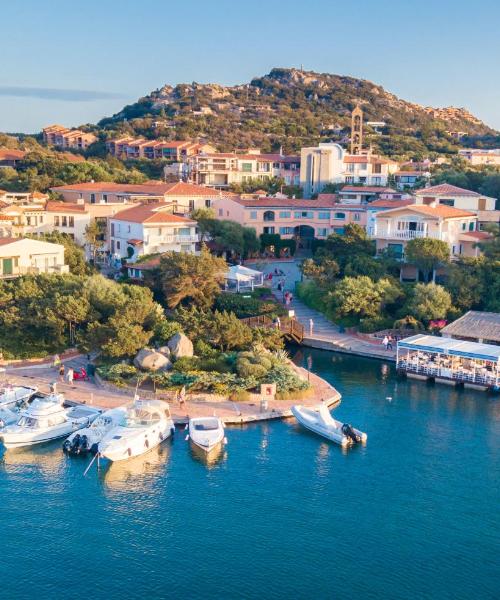 Krásný pohled na město Porto Rotondo