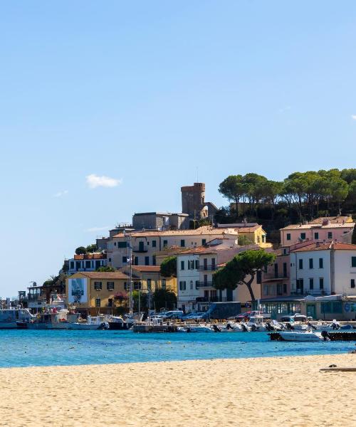 Una bellissima vista di Marina di Campo, città popolare tra i nostri utenti