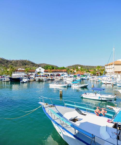 Krásný pohled na město Santa Cruz Huatulco (spojení přes Mezinárodní letiště Huatulco )