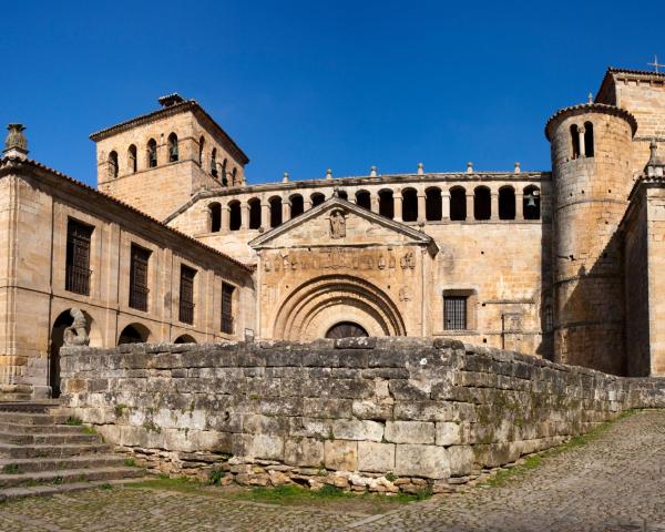 Una bonita vista de Santillana