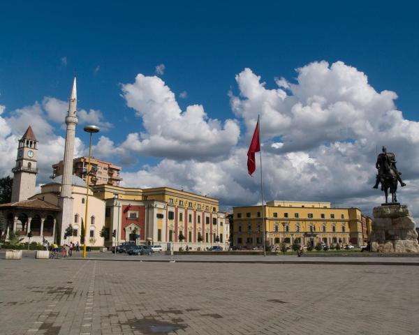 En smuk udsigt over Tirana