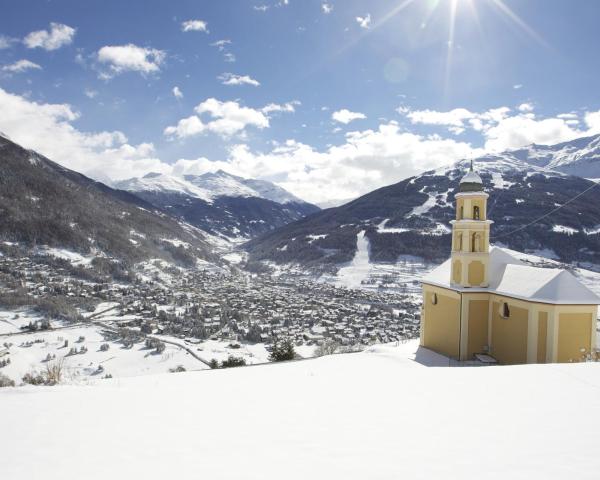 Linna Bormio kaunis vaade