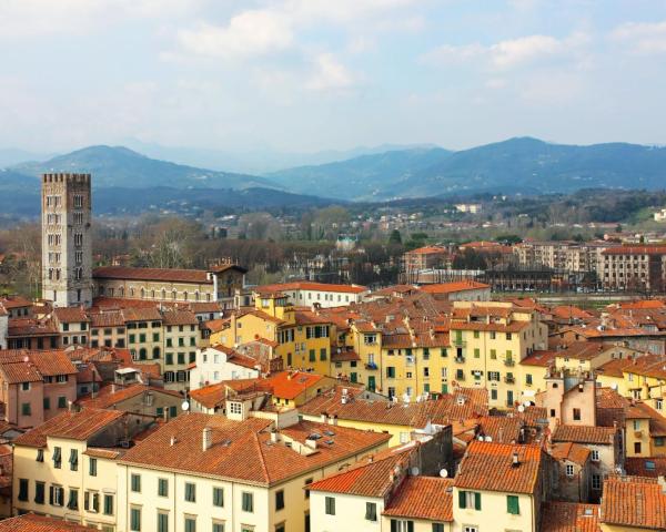 En smuk udsigt over Lucca