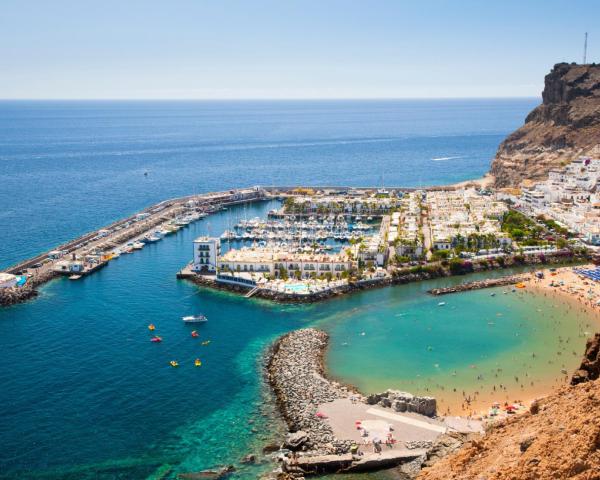 Una bonita vista de Puerto de Mogan