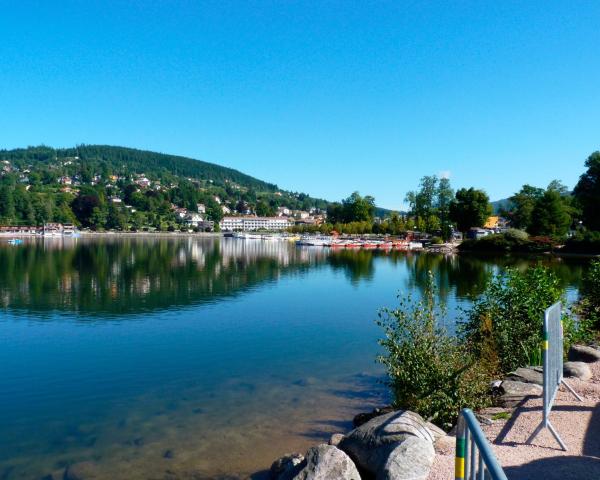 Krásný pohled na město Gerardmer