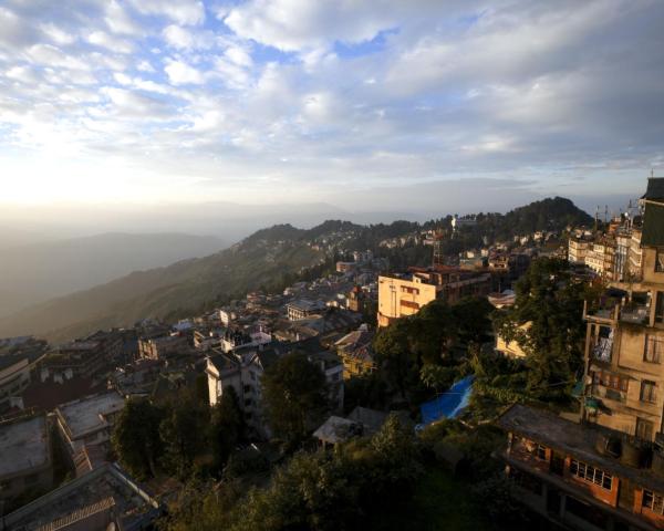 Гарний краєвид міста Darjeeling