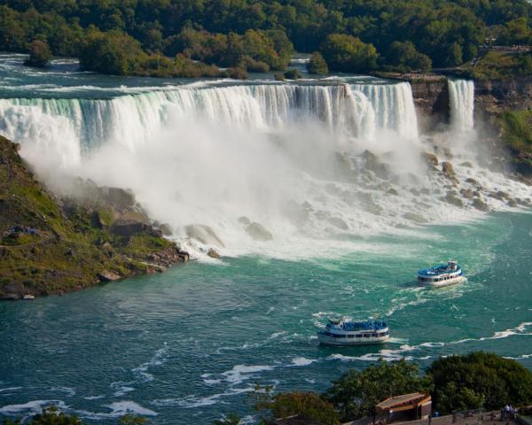 A beautiful view of Niagara Falls.