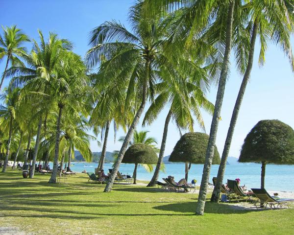 Красивый вид города Pantai Cenang