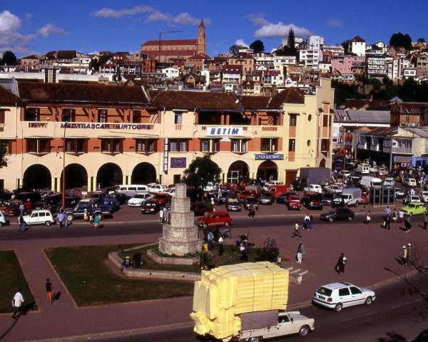 București → Antananarivo