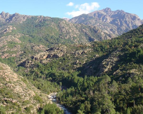 Pemandangan indah Calenzana