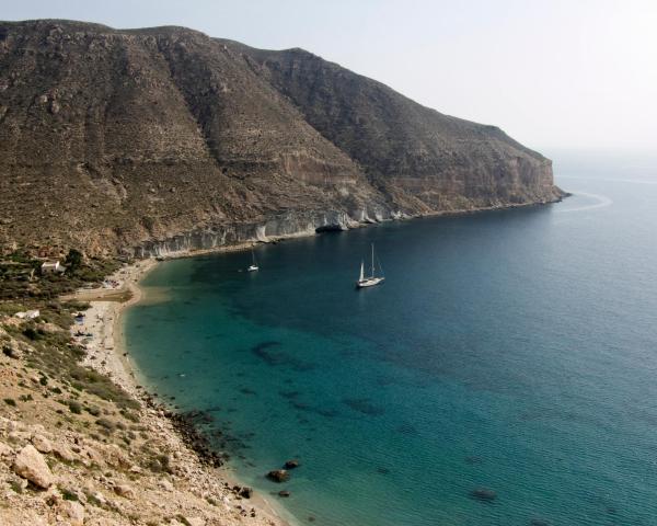 Agua Amarga şehrinden güzel bir manzara