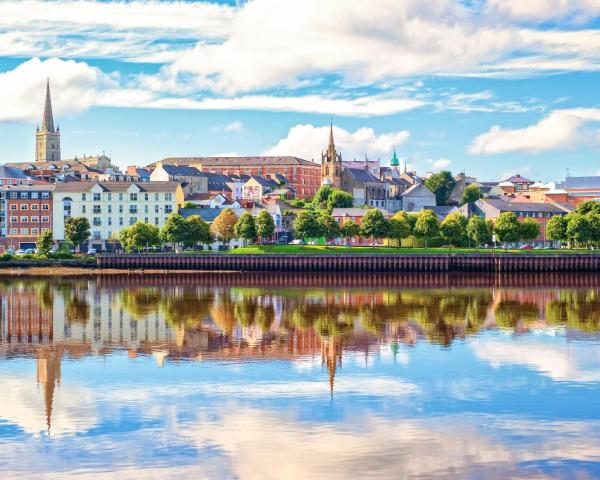 Красивый вид города Derry