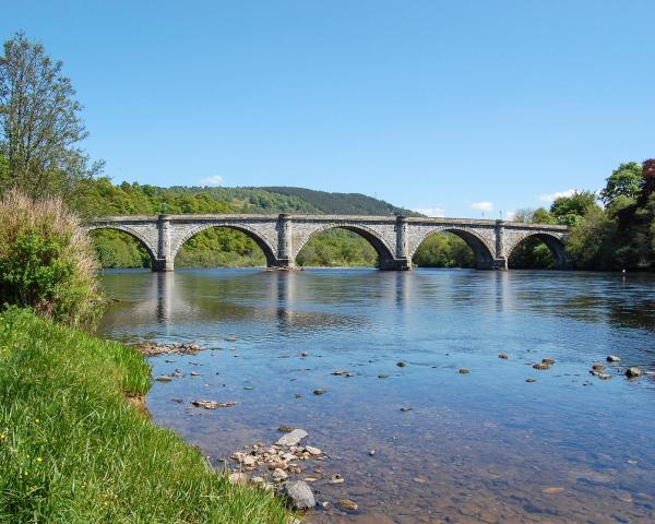 Красивый вид города Dunkeld