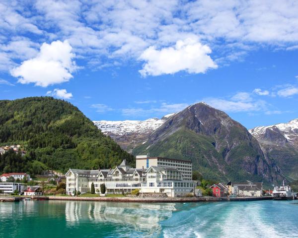 Predivan pogled na grad 'Balestrand' 