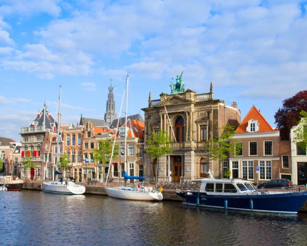 Piękny widok miasta Haarlem