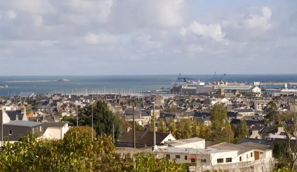 Teen girls in Cherbourg-en-Cotentin