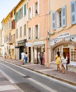 District of Saint-Tropez where our customers prefer to stay. 