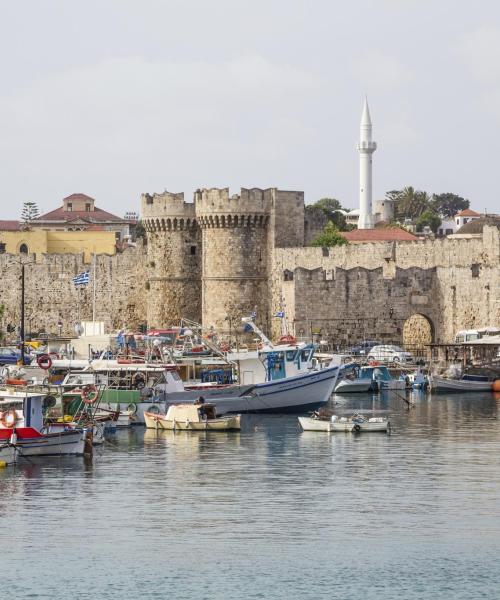 Čtvrť v destinaci Město Rhodos, kde se naši zákazníci rádi ubytovávají.