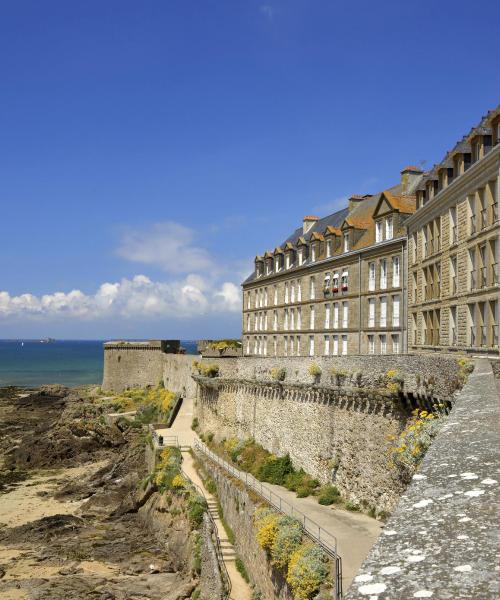District of Saint Malo where our customers prefer to stay.