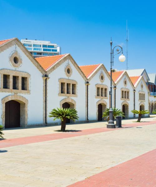 Quartier de Larnaca où les voyageurs préfèrent séjourner.