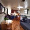 Roisin Dubh Houseboat