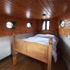 Roisin Dubh Houseboat