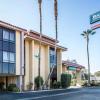 California Inn and Suites Bakersfield