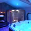 Suite luxe avec sauna et jacuzzi privée