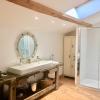 Magnificent Renovated Farmhouse - 10 Min A7 -