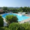 Mas dans résidence avec grande piscine
