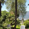 VILLA LAGO FOREGORUND Lakeview Winter Retreat Three-Bedroom Apartment with Balcony