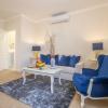 CRYS: Apartments, Holiday, Business, Blu