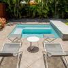Fleurs de canne piscines privées