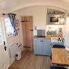 Yew Tree View Luxury Shepherds Hut