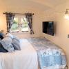 Yew Tree View Luxury Shepherds Hut