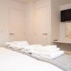 Super King Lodge-Sleeps 2-HotTub-Sea View