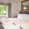 Super King Lodge-Sleeps 2-HotTub-Sea View