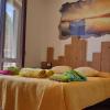 VILLA LAGO FOREGORUND Lakeview Winter Retreat Three-Bedroom Apartment with Balcony