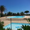 Rez de jardin + terrasse piscine et accès direct plage (30 mètres !)
