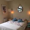 Chambre dans dépendance Maison de Ville + abri vélos