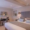 Oatlands Drive, Weybridge, Surrey, KT13 9HB, United Kingdom.