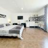 Gloria Host House