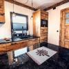 Laura Resort - Luxury Chalets z jacuzzi