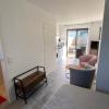 FLEUR DE SEL logement de 21m2 avec prêt vélos, meublé Tourisme 2 étoiles, cuisine et sdb privées avec terrasse clôturée de 17m2