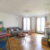 Lumineux appartement sur les toits de Paris