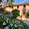 Les Penyetes Boutique Bed and Breakfast