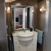 Habitación con baño, cerca de la playa