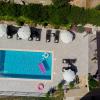 Holiday House App Grace with pool and view in Klis