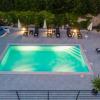 Holiday House App Grace with pool and view in Klis